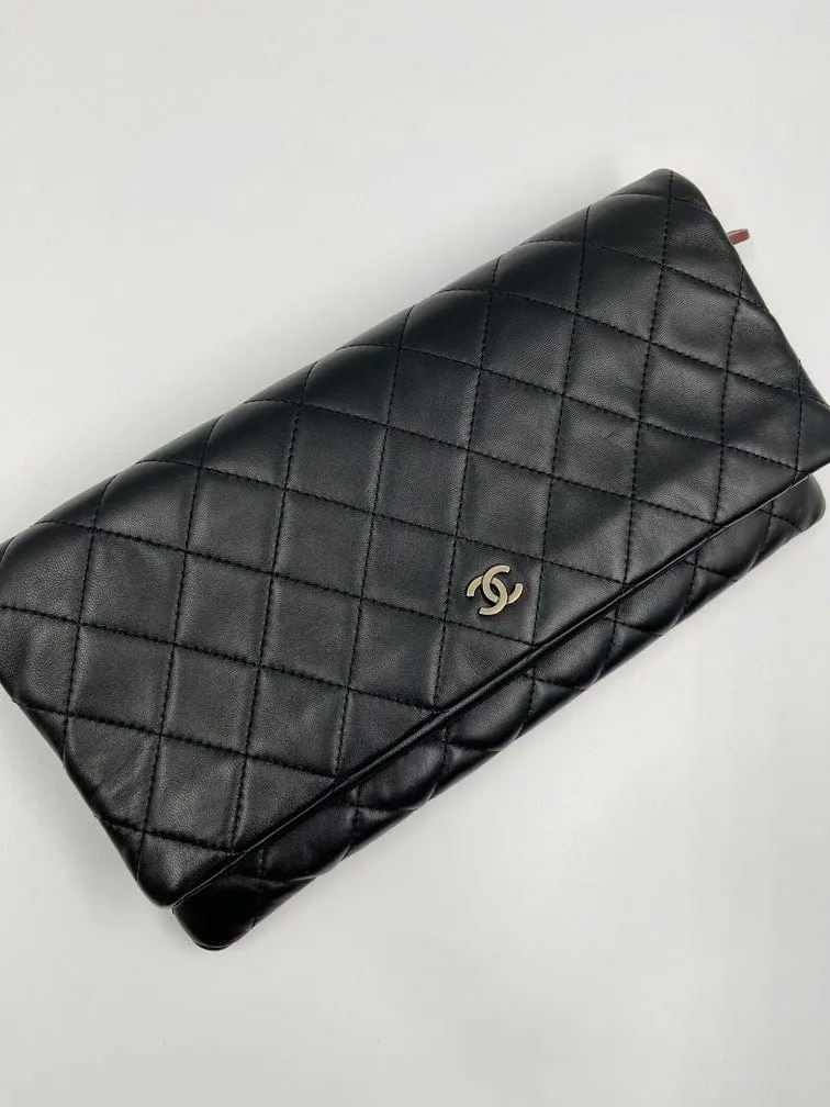 Chanel Matelasse Lambskin Leather CC Clutch bag in Black