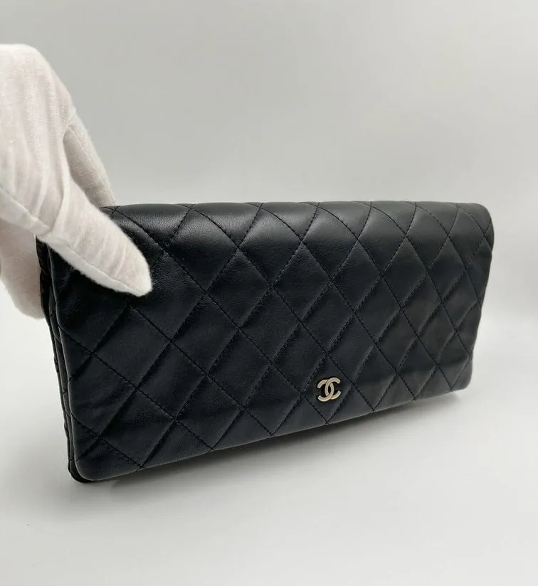 Chanel Matelasse Lambskin Leather CC Clutch bag in Black