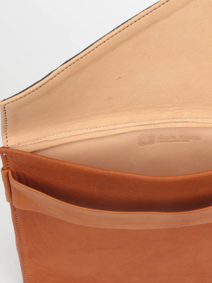 City Classic Clutch, Cognac